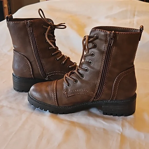 Ladies Short Boots - Picture 5 of 6